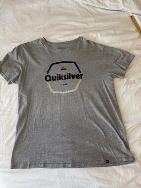 Quiksilver Heather Grey Crewneck Tee with Navy Graphic